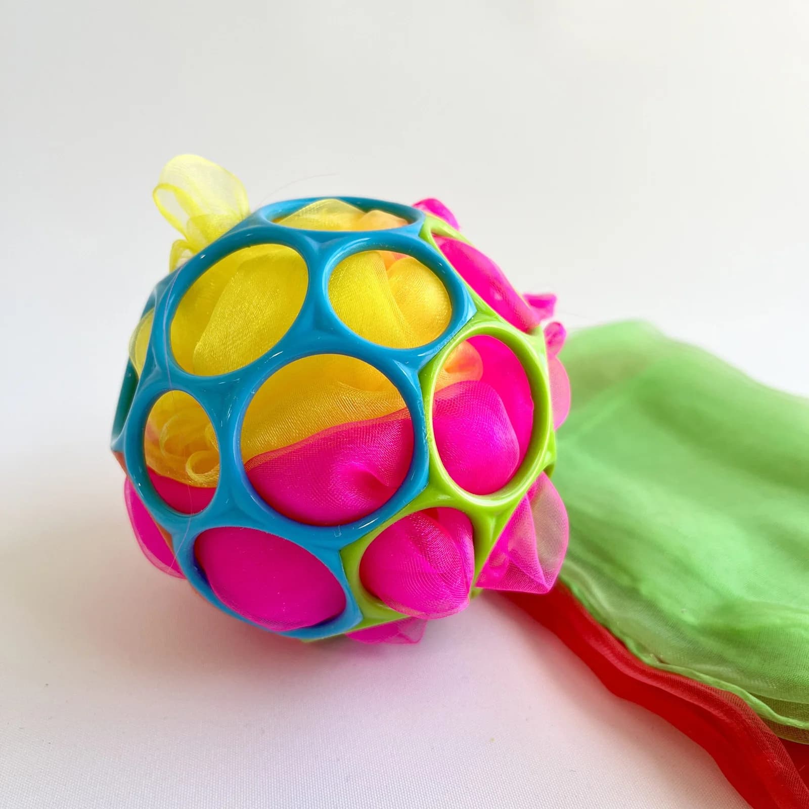 Pelota Sensorial con Telas Montessori